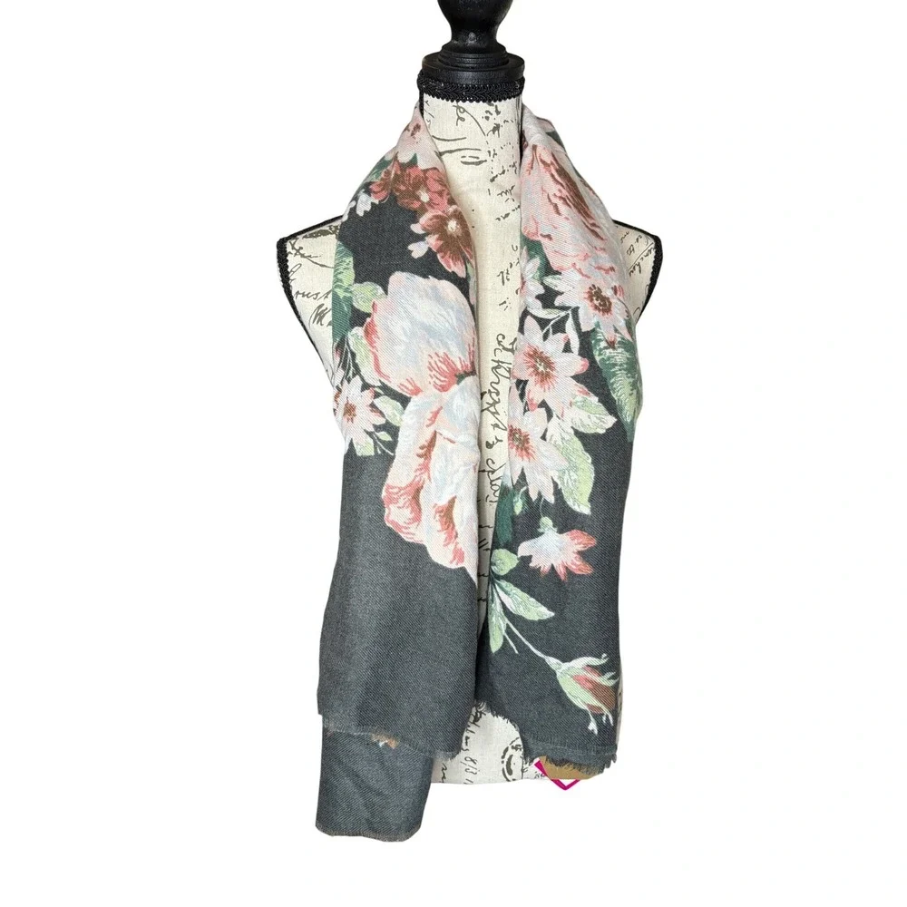 Vince‎ Camuto Grey Floral Wrap Scarf Womens OS Fringe Shawl